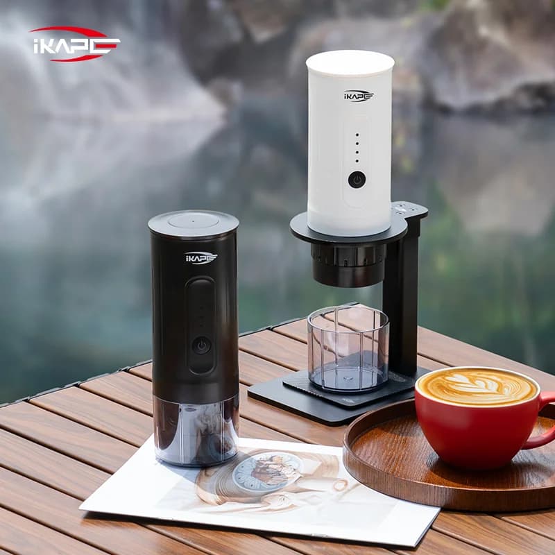 Cafetière manuelle portable pour capsules et café moulu