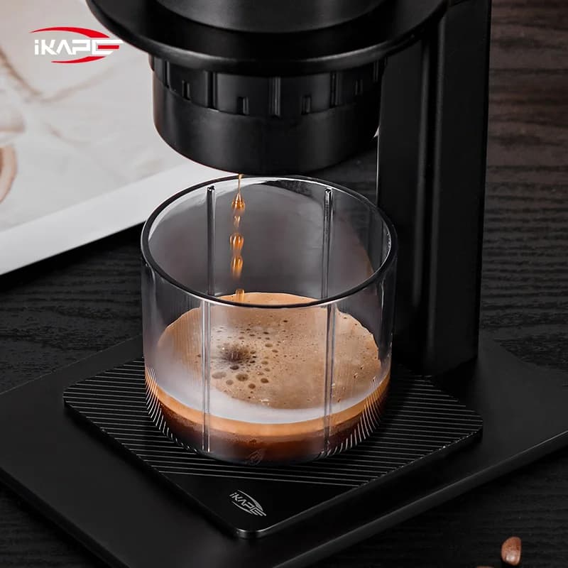 Cafetière manuelle portable pour capsules et café moulu