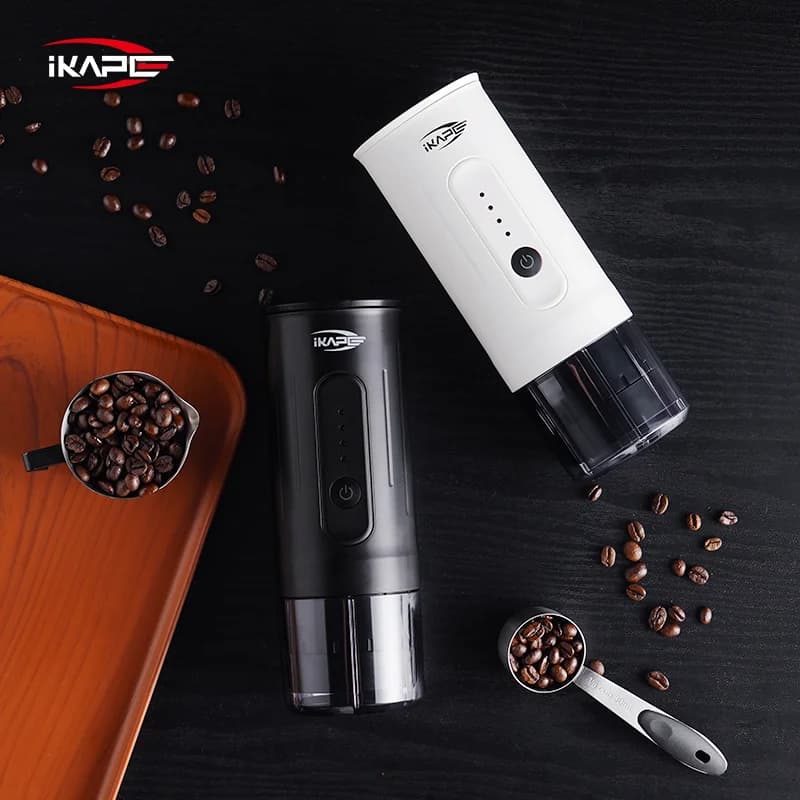 Cafetière manuelle portable pour capsules et café moulu